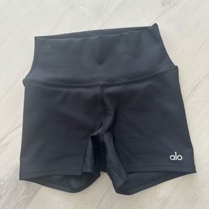 ALO mini biker shorts in black, size xs, excellent condition